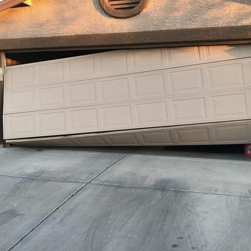 My-Garage-Door-is-Damaged-Can-it-Repair-it-Myself